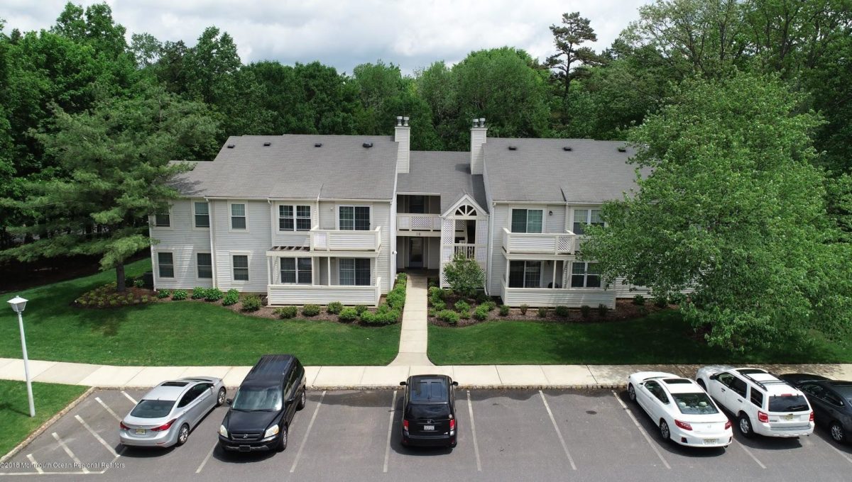 8 White Oak Ct, Howell, NJ 07731 ARC REAL ESTATE